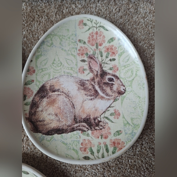 Pottery Barn Easter Egg Shaped Bunny Floral Plates Set of 5 - Picture 4 of 5